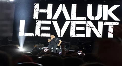 Ş­a­r­k­ı­c­ı­ ­H­a­l­u­k­ ­L­e­v­e­n­t­ ­T­r­a­b­z­o­n­’­d­a­ ­k­o­n­s­e­r­ ­v­e­r­d­i­
